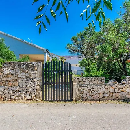 Nyaraló House Korbar *